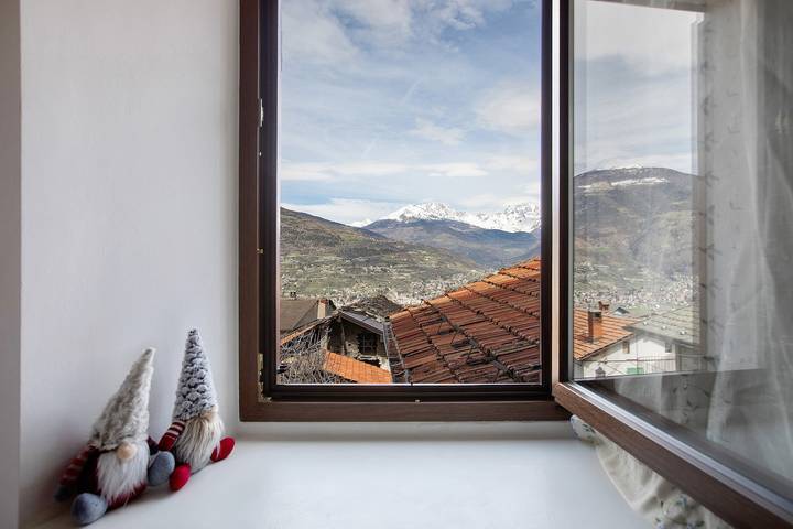 Appartamento intero, Appartamento vacanze 'Da Lule' con vista sulle montagne, balcone e Wi-Fi in Charvensod, Comune di Charvensod