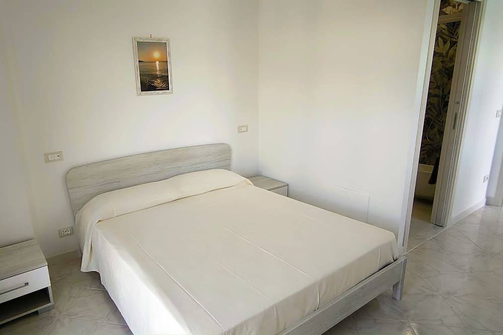 The Villa Trinacria, villa within walking distance of the sea with all services close by. in Chianchitta-Pallio, Giardini-Naxos
