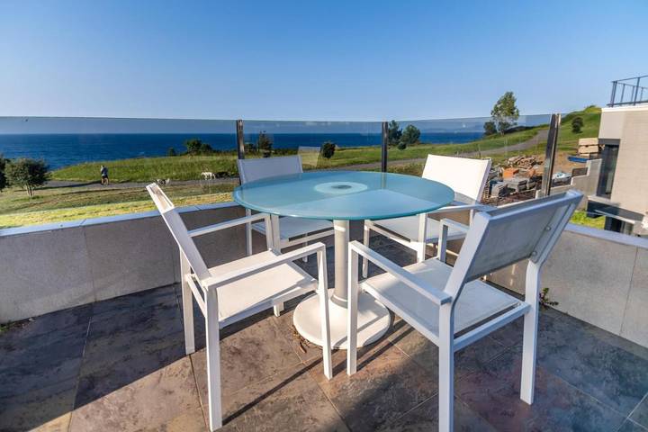 Gîte pour 6 personnes, avec Balcon et Terrasse ainsi que Jardin et Vue à Castro-Urdiales - 4