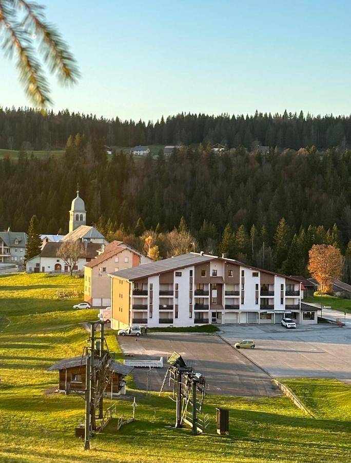 Gîte pour 8 personnes, avec vue et jardin, adapté aux familles à Bellefontaine (Jura) - 2