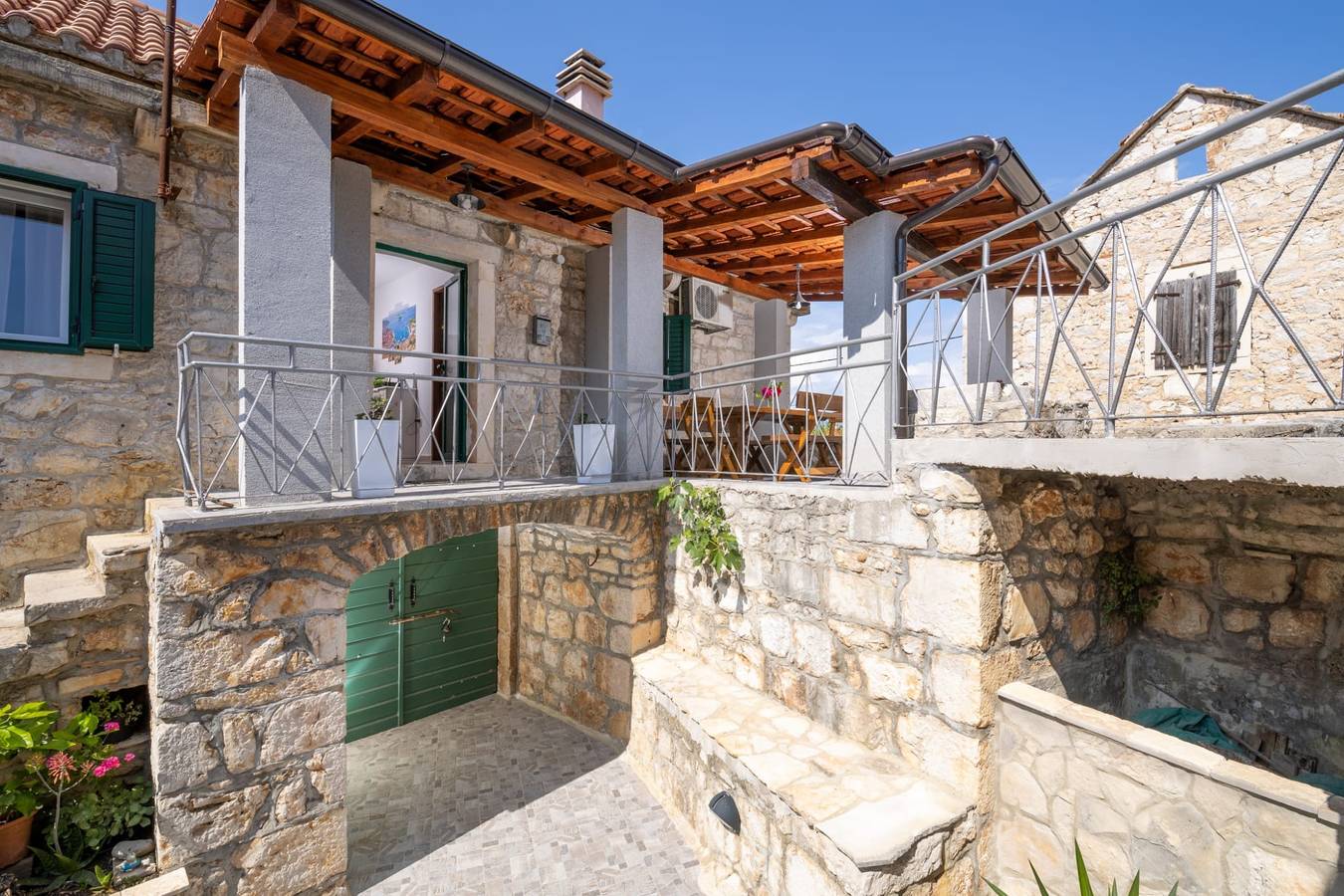 Three bedroom house with terrace Zastražišće, Hvar K-23743 in Hvar