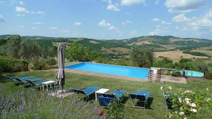 Cottage pour 6 personnes, avec vue ainsi que jardin et piscine à Radicondoli