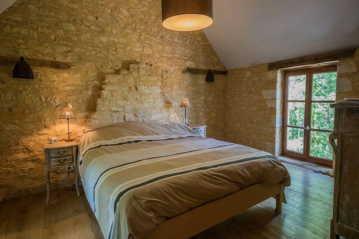 Location de vacances pour 6 personnes, avec terrasse ainsi que piscine et jardin à Lavercantière - 2