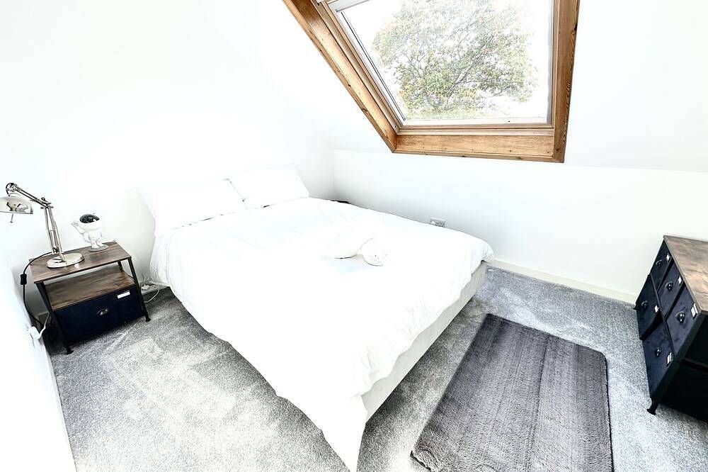 Spacious Sleeps 10 4 Bedroom Cottage in Inveraray, Fantastic Loch Views and Big Garden in Argyll & Bute