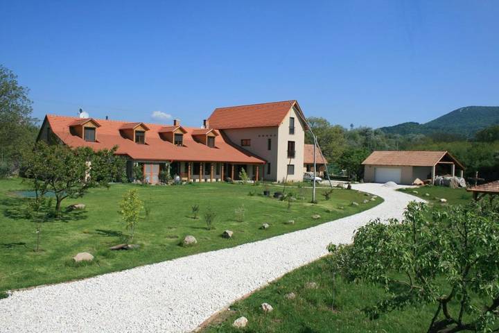 Maison de campagne pour 2 personnes, avec terrasse et jardin dans Pilisvorosvar - 2