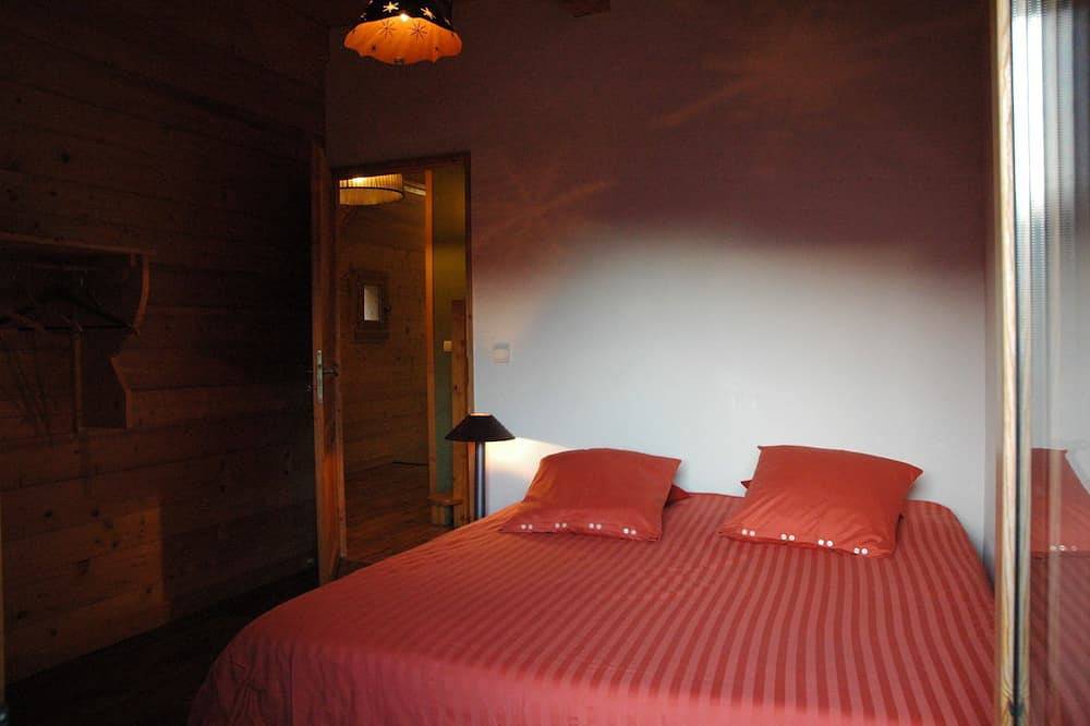 Apartment in a chalet of character with ski access in Montriond, Les Portes du Soleil