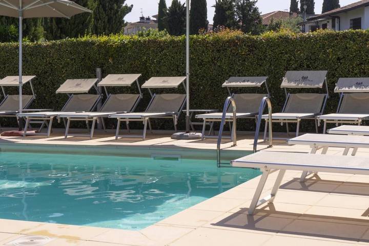 Entire apartment, Margherita - Open Space Lake View Apartment with Lake View, Wi-Fi, and Air Conditioning in Colombare, Sirmione