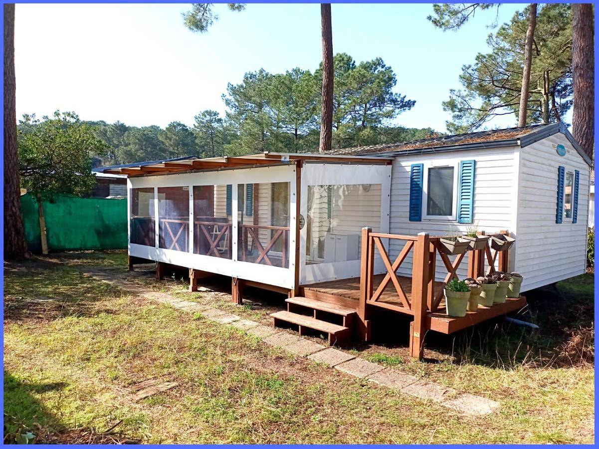 Mobil-home 2 chambres tout confort avec terrasse couverte - Camping calme entre Océan, Lac et Pinède in Lac de Lacanau, Lacanau