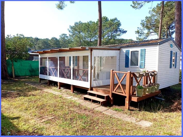 Camping pour 4 personnes, avec jardin ainsi que piscine et terrasse