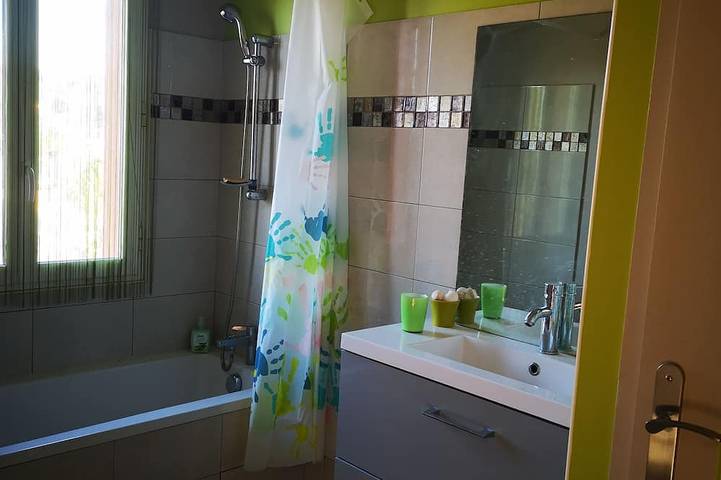 Location de vacances pour 8 personnes, avec jardin ainsi que sauna et jacuzzi à Le Val - 4