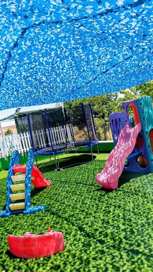 Casa rural para 38 personas, con Balcón y Jacuzzi además de Terraza y Jardín en Campo de Montiel