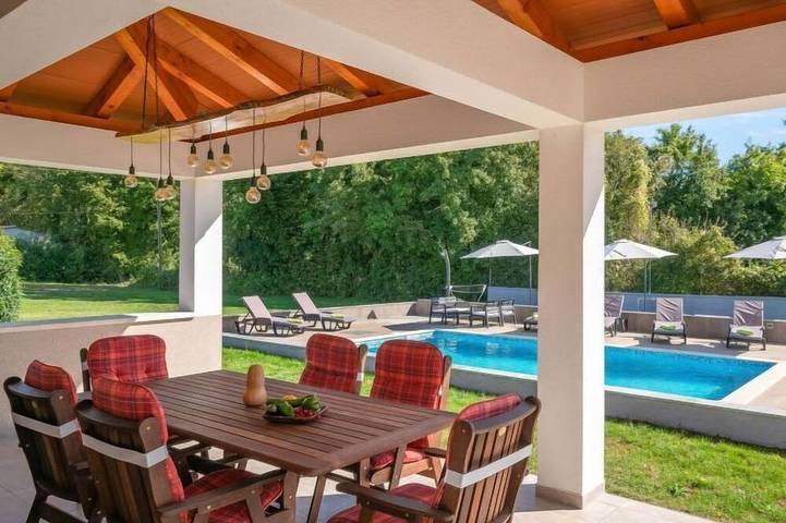 Ferienhaus für 8 Personen, mit Terrasse und Pool sowie Garten - 1