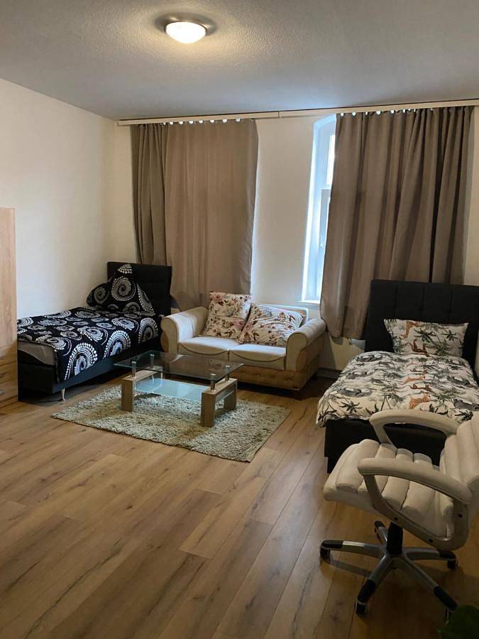 Ferienwohnung für 7 Personen, mit Terrasse und Pool in Halle