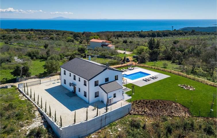 Gemütlich, 1,5 km vom Strand entfernt: 320 m² große Wohnung mit Pool, WLAN und Parkplatz in Marčana, Südküste Istrien