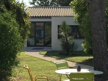 Gîte pour 2 personnes, avec terrasse ainsi que jacuzzi et jardin dans le Gard