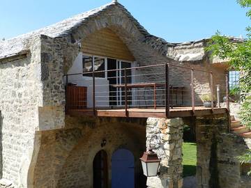 Gîte pour 4 personnes, avec jardin ainsi que balcon et piscine dans l' Aveyron