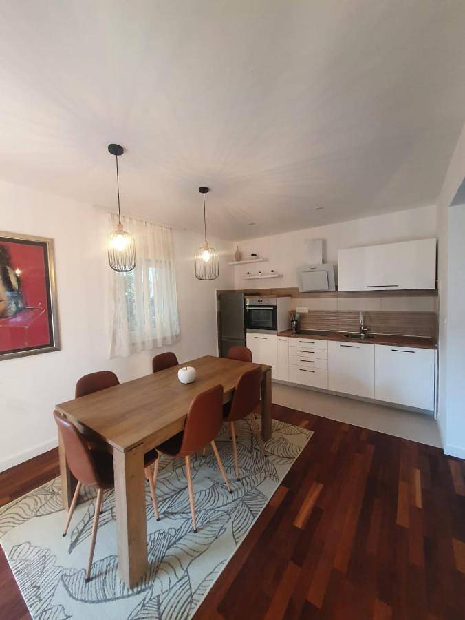 Villa pour 5 personnes, avec vue ainsi que jardin et piscine à Solin - 4