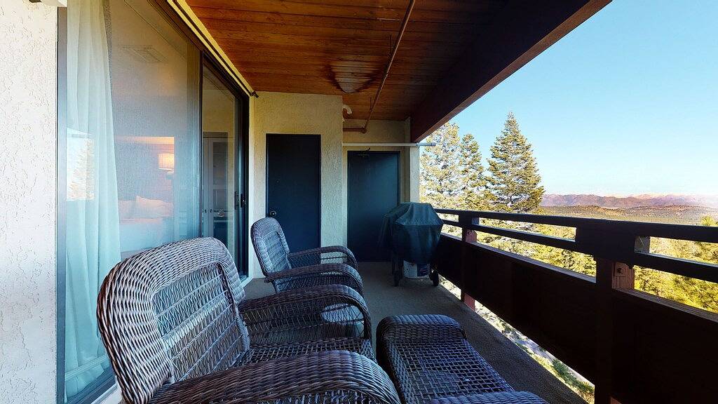 Ganze Wohnung, Umgestaltete, haustierfreundliche, atemberaubende Aussicht auf die Berge, in der Nähe von Lakes Basin Access in Mammoth Lakes, Mammoth Mountain