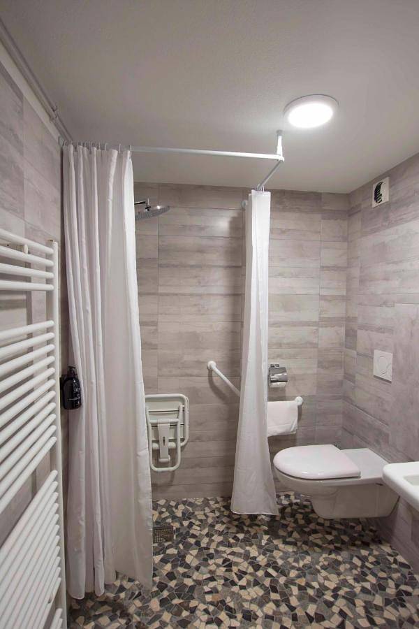 Hôtel pour 2 personnes, avec jardin et vue à Les Salles - 2