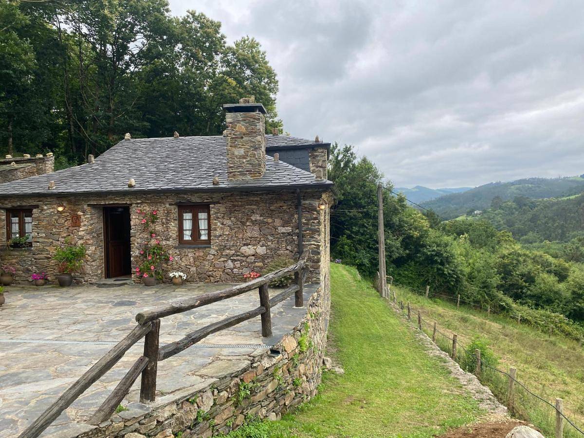 Three-Bedroom House in El Franco, Costa Verde
