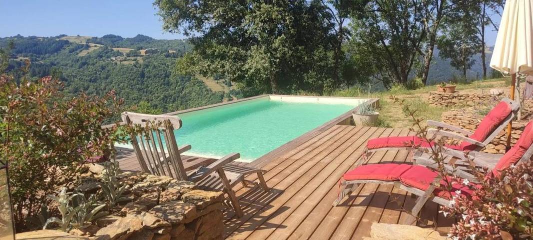Chambre d’hôte pour 2 personnes, avec piscine ainsi que jacuzzi et jardin à Le Fel