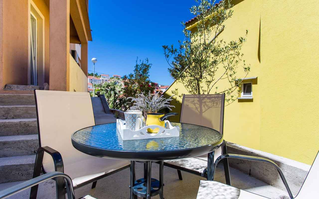 Ganze Ferienwohnung, Ferienwohnung mit Terrasse in Strandnähe  in Vrbnik, Krk