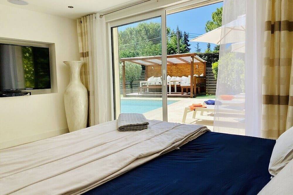 Villa Fg, semi-contemporary, ideal swimming pool for a dream vacation in Mougins, Cannes region
