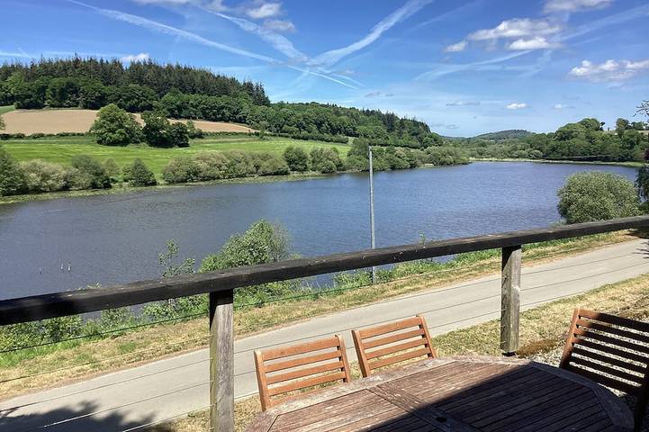 Location de vacances pour 8 personnes, avec jardin à Canihuel