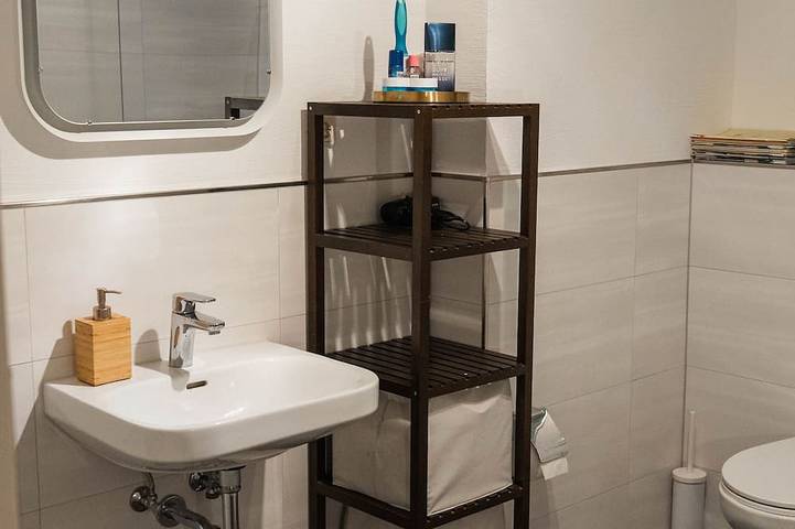 Apartamento entero, Ruhiges Apartment mit großem Balkon in Alt-West, Leipzig