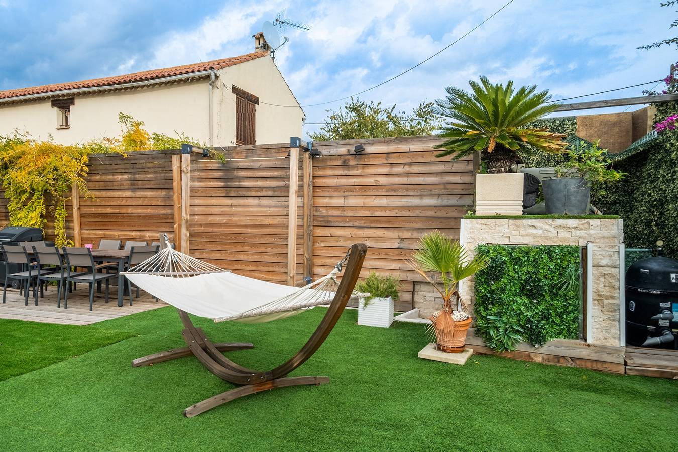 Villa for 8 Guests by the Sea with Private Pool, Wi-Fi, and Air Conditioning in Cagnes-sur-Mer, Mediterranean Coast (France)