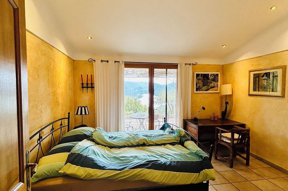 Stunning lake views & modern comforts – Provence-style house with a terrace overlooking the lake in Esparron-de-Verdon, Alpes-de-Haute-Provence