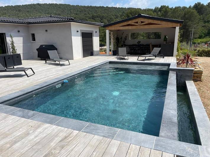 Location de vacances pour 8 personnes, avec piscine ainsi que vue et jardin à Cuges-les-Pins - 3