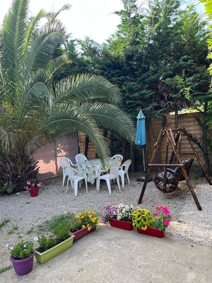Villa la désirée, Haut de la villa très lumineux, entièrement rénovée, 3 pièces, climatisé, parking privé dans 120m2 de jardin, proche plage ! in Antibes, Côte méditerranéenne (France)