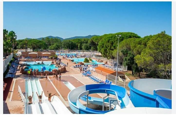 Chalet pour 6 personnes, avec jacuzzi et jardin ainsi que bassin pour enfant et piscine, adapté aux familles à Puget-sur-Argens