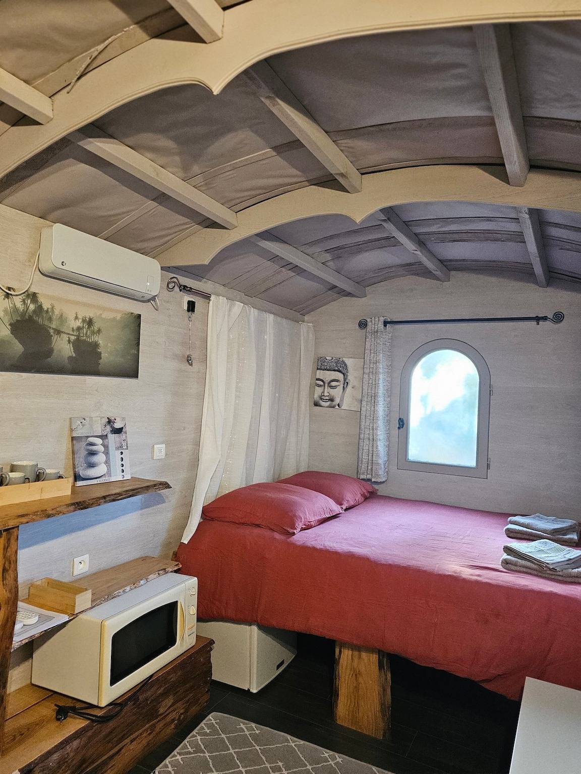 Casa de huéspedes «La Roulotte des Chouchous» con aire acondicionado in Hourtin, Lesparre-Médoc region