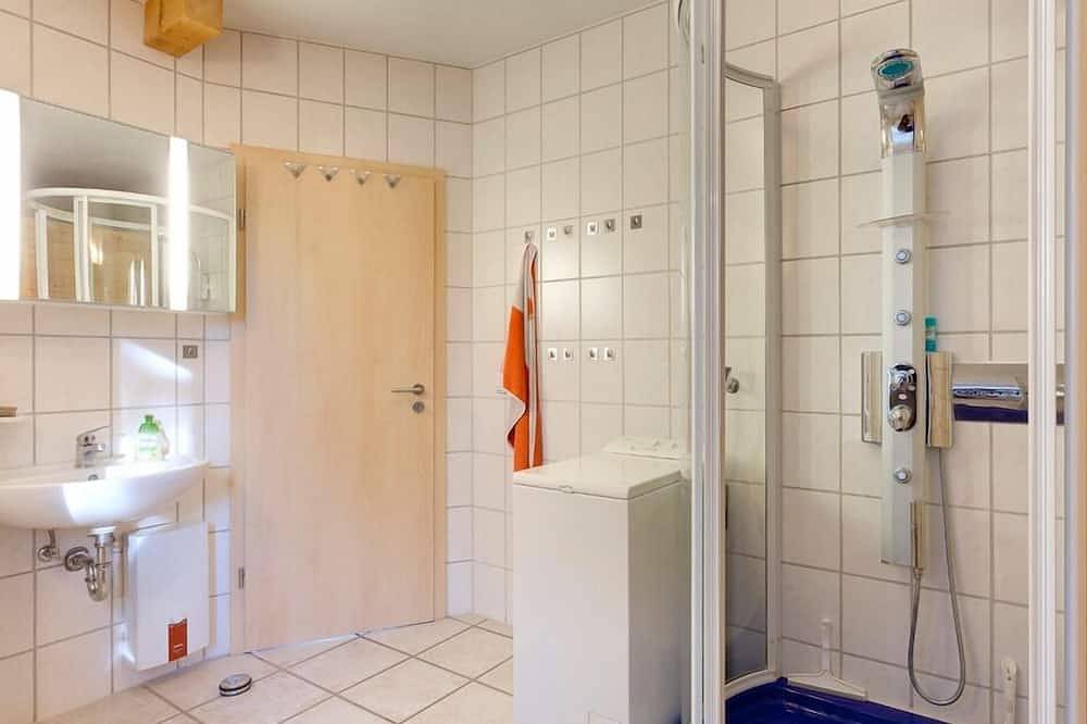 Idyllisches Ferienhaus mit Sauna und Kamin am Krakower See in Serrahn in Serrahn, Kuchelmiß