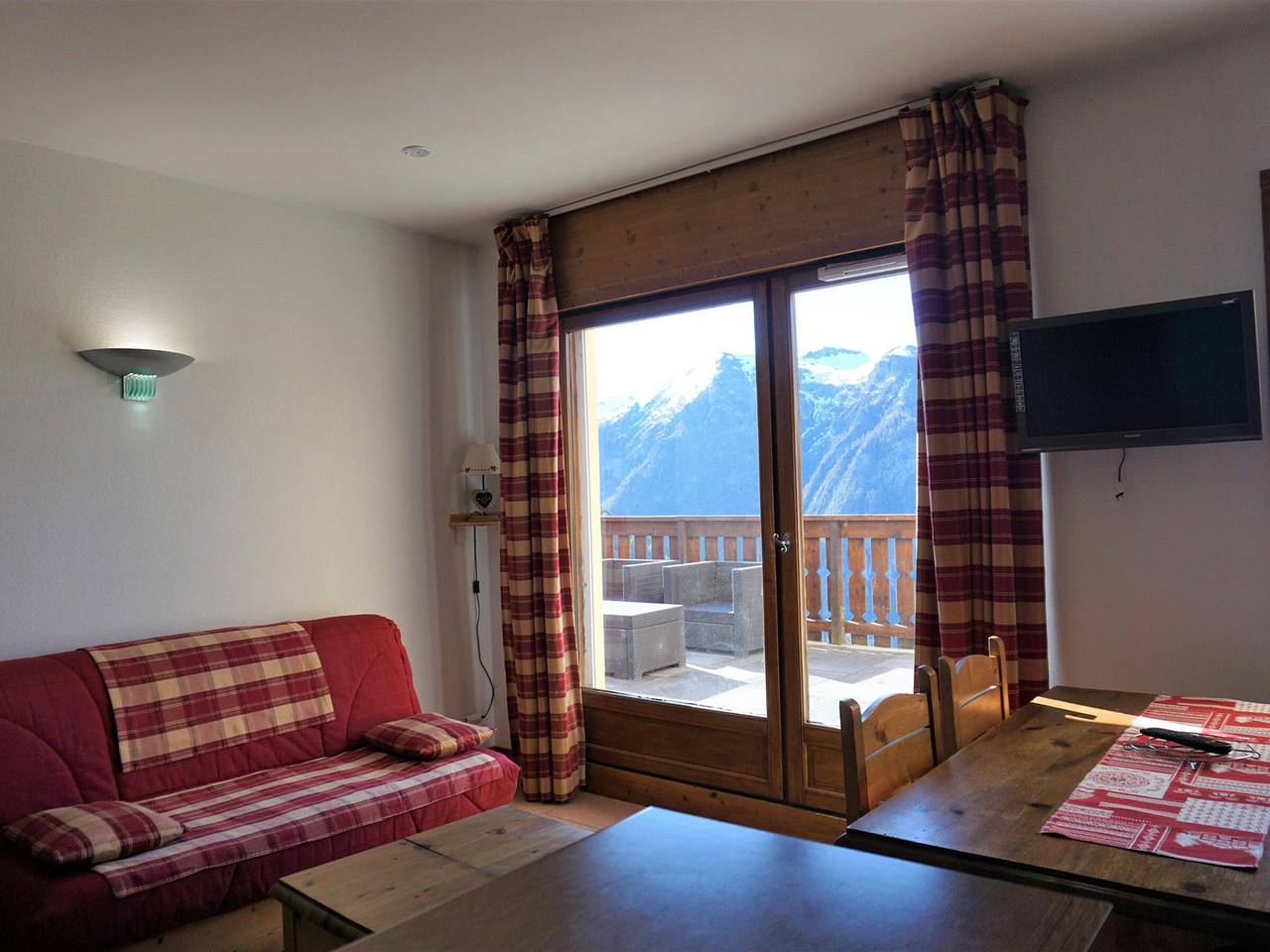 Entire apartment, Cosy apartment, 4 people, 5 min from slopes, covered parking in Orcières, Écrins National Park