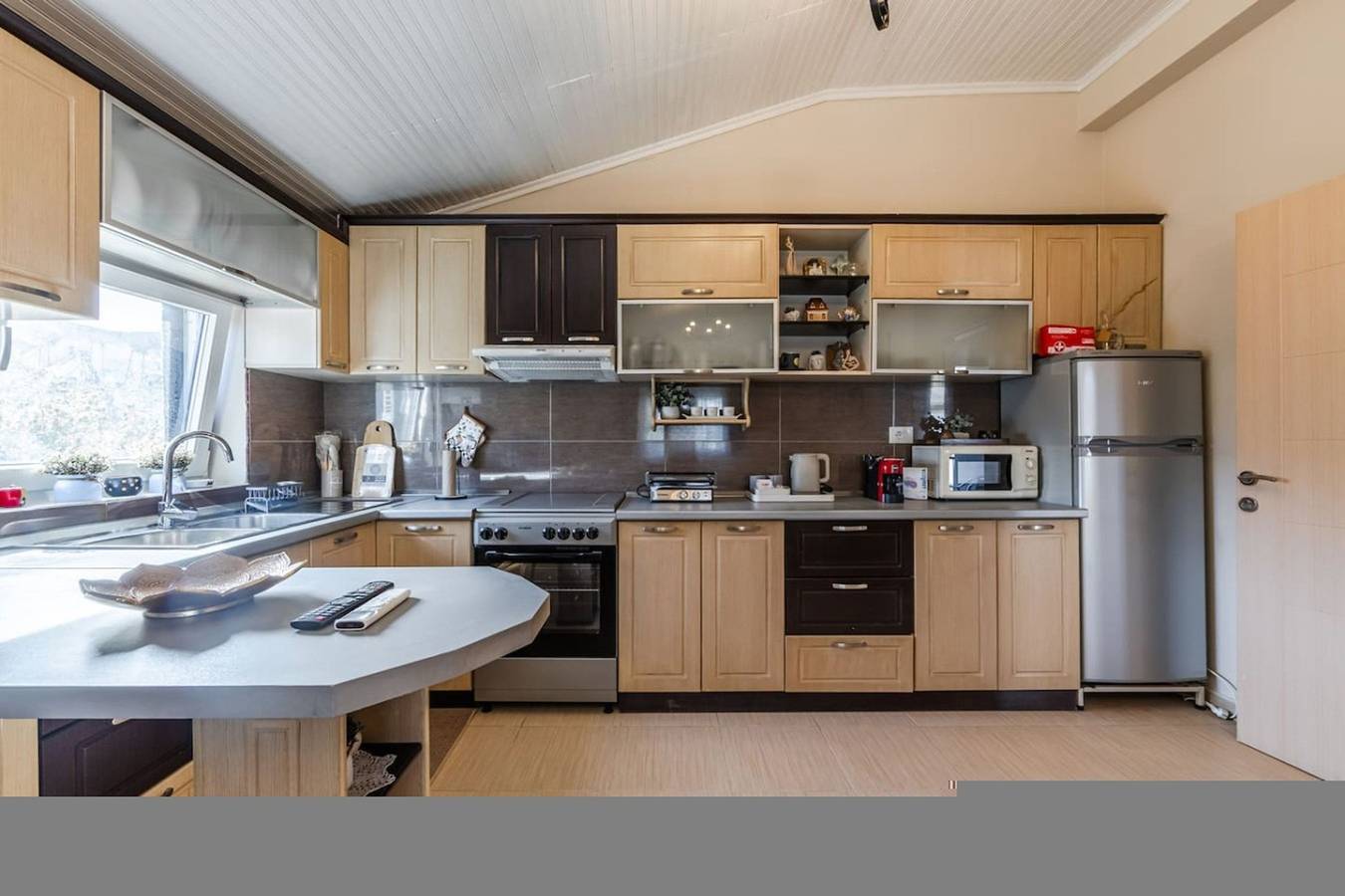Geheel appartement, Loen Spacious Seaside Apartment 3Br Free Parking in Durrës (stad), Albanië