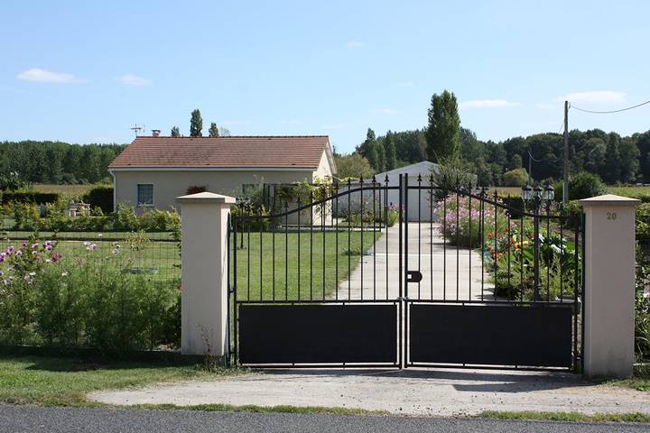 Gîte pour 4 personnes, avec jardin ainsi que piscine et terrasse dans Centre-Val de Loire - 3