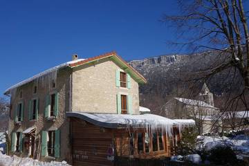 Gîte pour 10 personnes, avec jardin à Léoncel