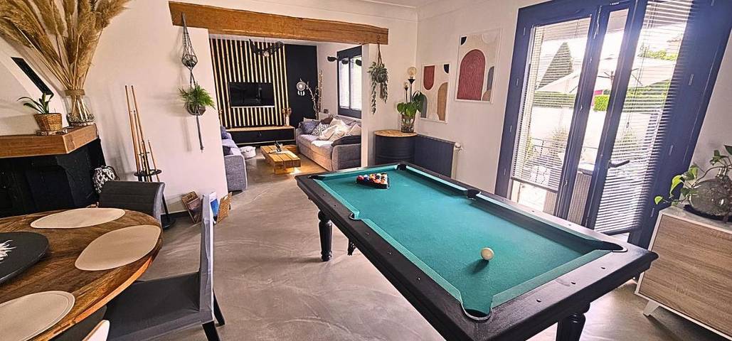 Villa pour 6 personnes, avec jardin et piscine ainsi que terrasse et jacuzzi