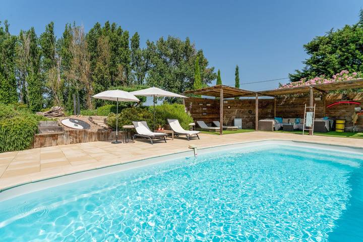 Geheel vakantieappartement, Uniek 'Tonneau Prestige' vakantiehuis met privézwembad, Wi-Fi en airconditioning in Jonquières, Vaucluse