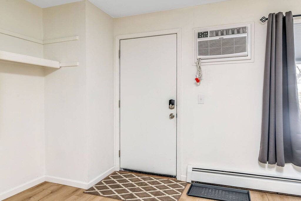 Ganze Wohnung, Pet-Friendly 1Br Flat with Dog Park & King Bed in Mount Clemens, Lake St. Clair