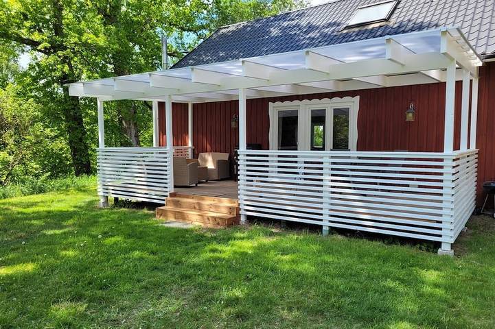 Großes gemütliches Haus mit Kamin und Pool für 8 Personen am Fluss in Markaryd, Kronoberg