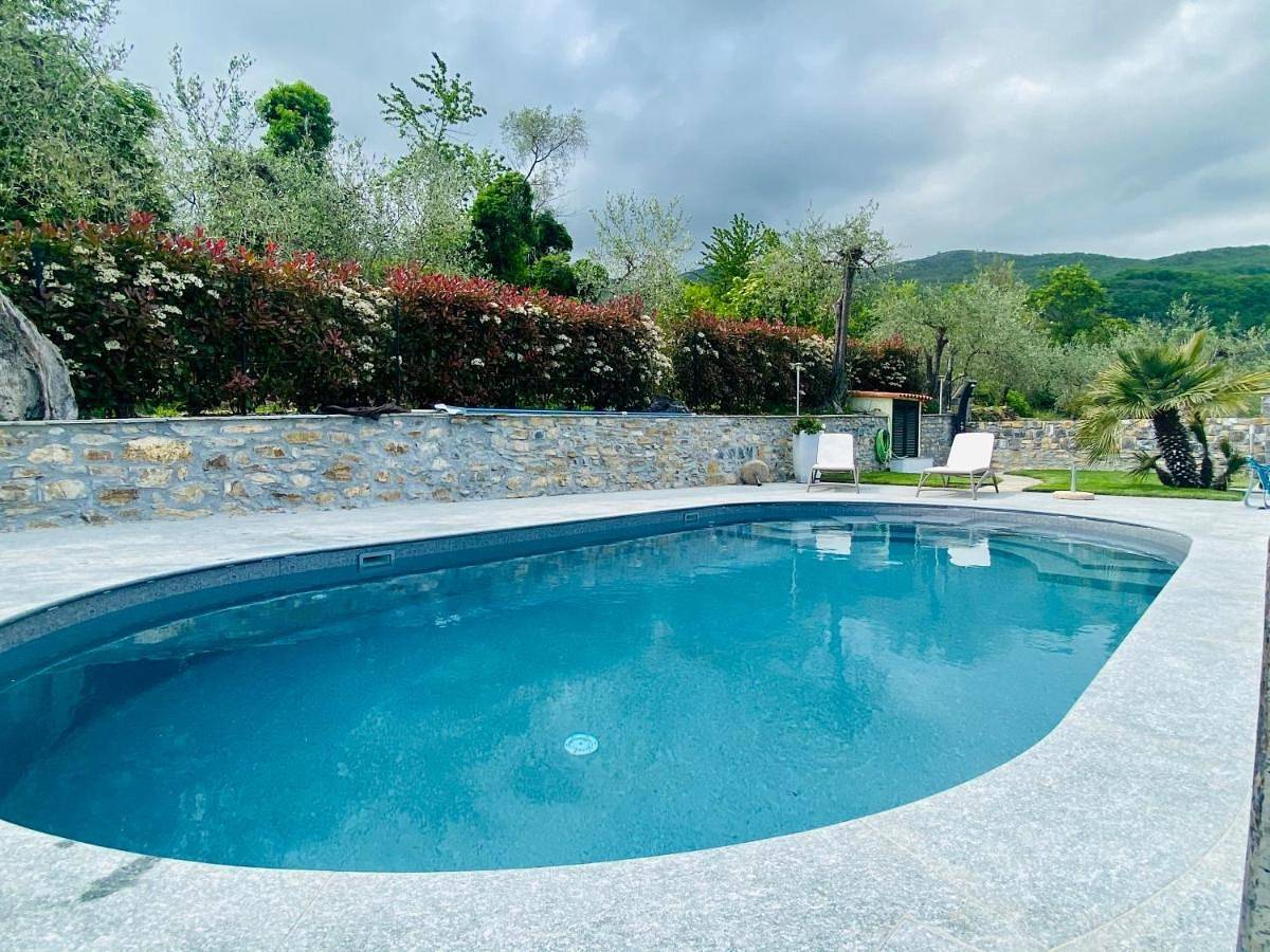 Casa vacanze gli ulivi in Borgomaro, Riviera di Ponente