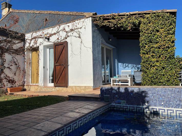 Casa rural para 4 personas, con Terraza además de Jardín y Piscina en Viladamat - 3