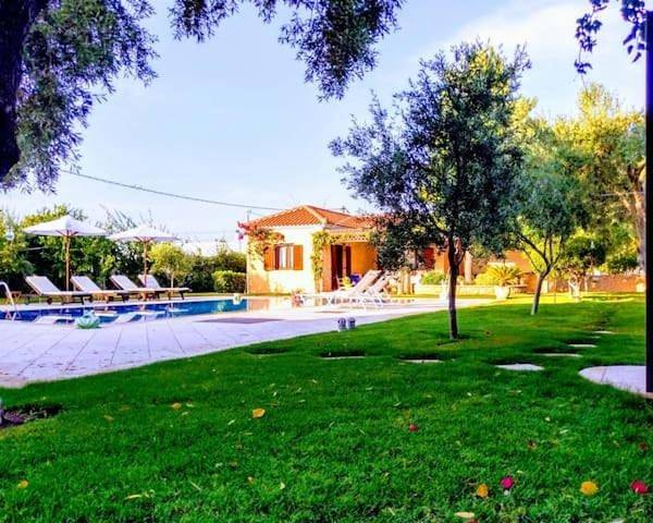 Location de vacances pour 4 personnes, avec jardin ainsi que vue et piscine dans Égine - 3