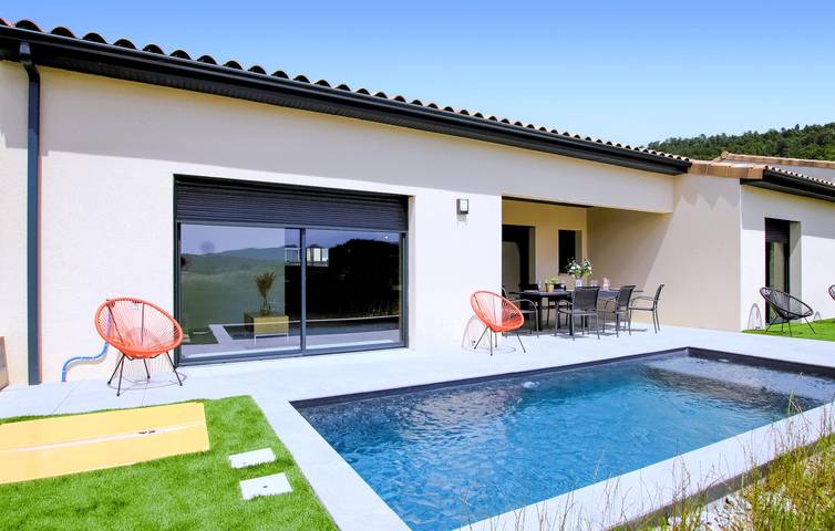 Location de vacances pour 10 personnes, avec terrasse ainsi que piscine et jardin à Puy-Saint-Martin