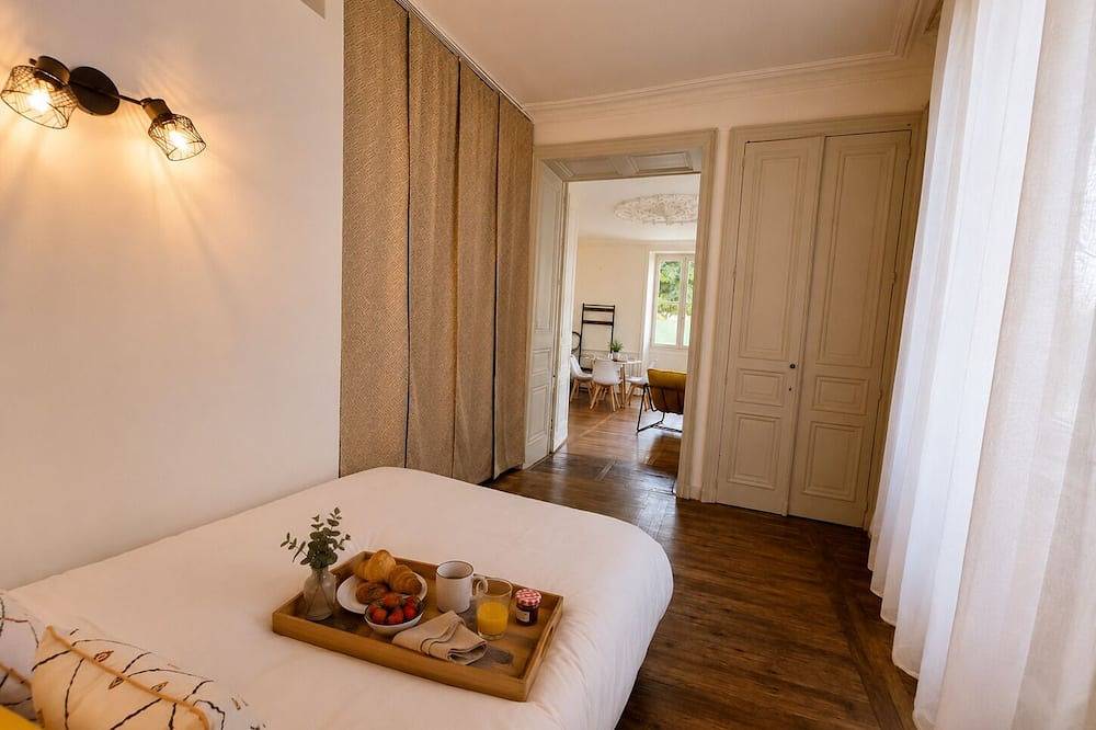 Apartamento entero, Apartamento-Estándar-Baño privado con ducha-Vista a la Ciudad in Angulema, Charente