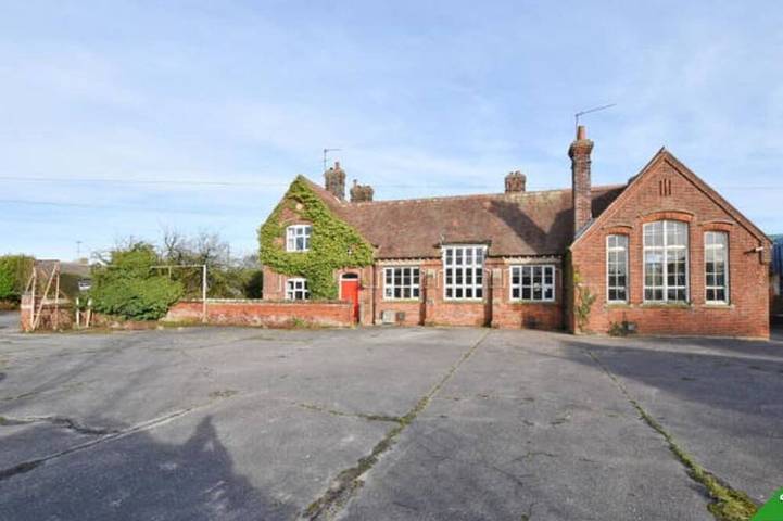 Holiday home for 14 people in Holt